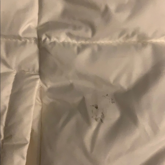 ❌ sold on mercari ❌ old navy puffy vest - Picture 4 of 5